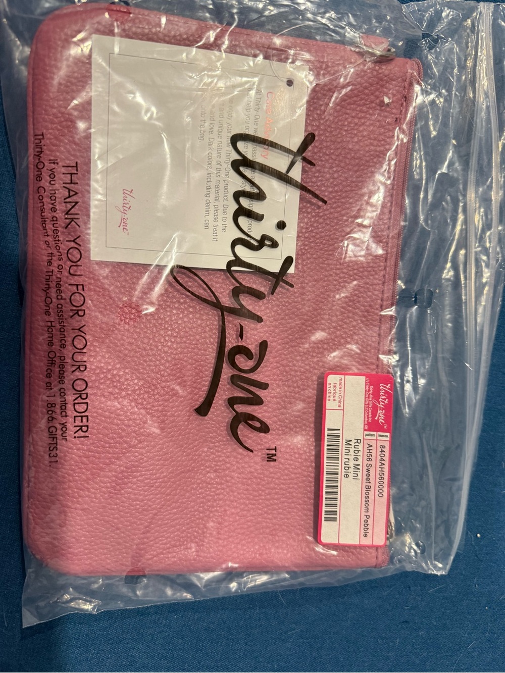 thirty-one Pink Pebble Zip Pouch with Logo Tag